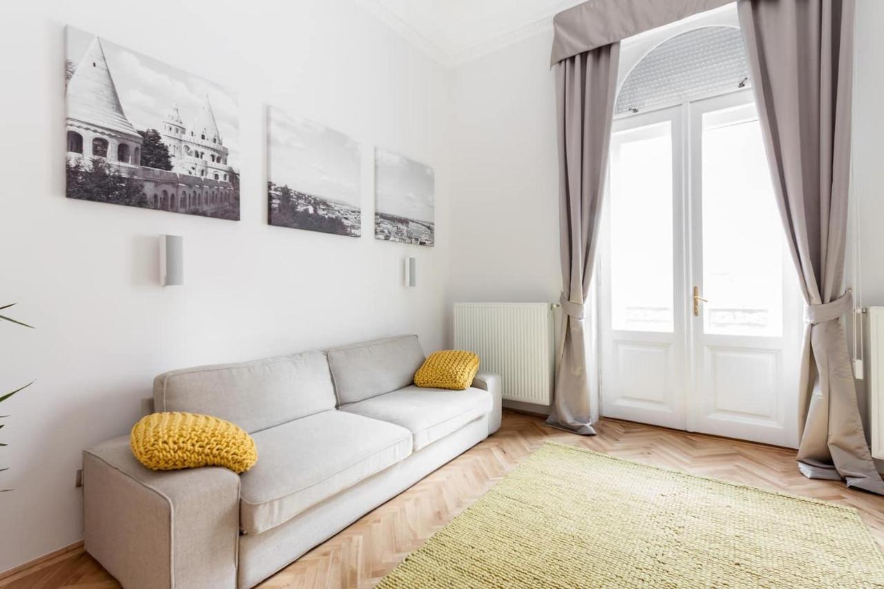 Bpr Sophisticated Astoria Suite With Balcony 布达佩斯 外观 照片