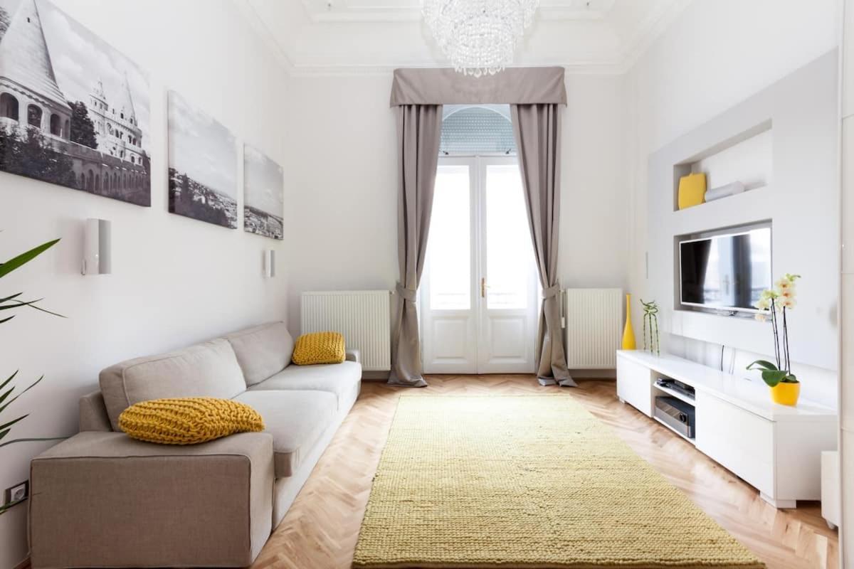 Bpr Sophisticated Astoria Suite With Balcony 布达佩斯 外观 照片