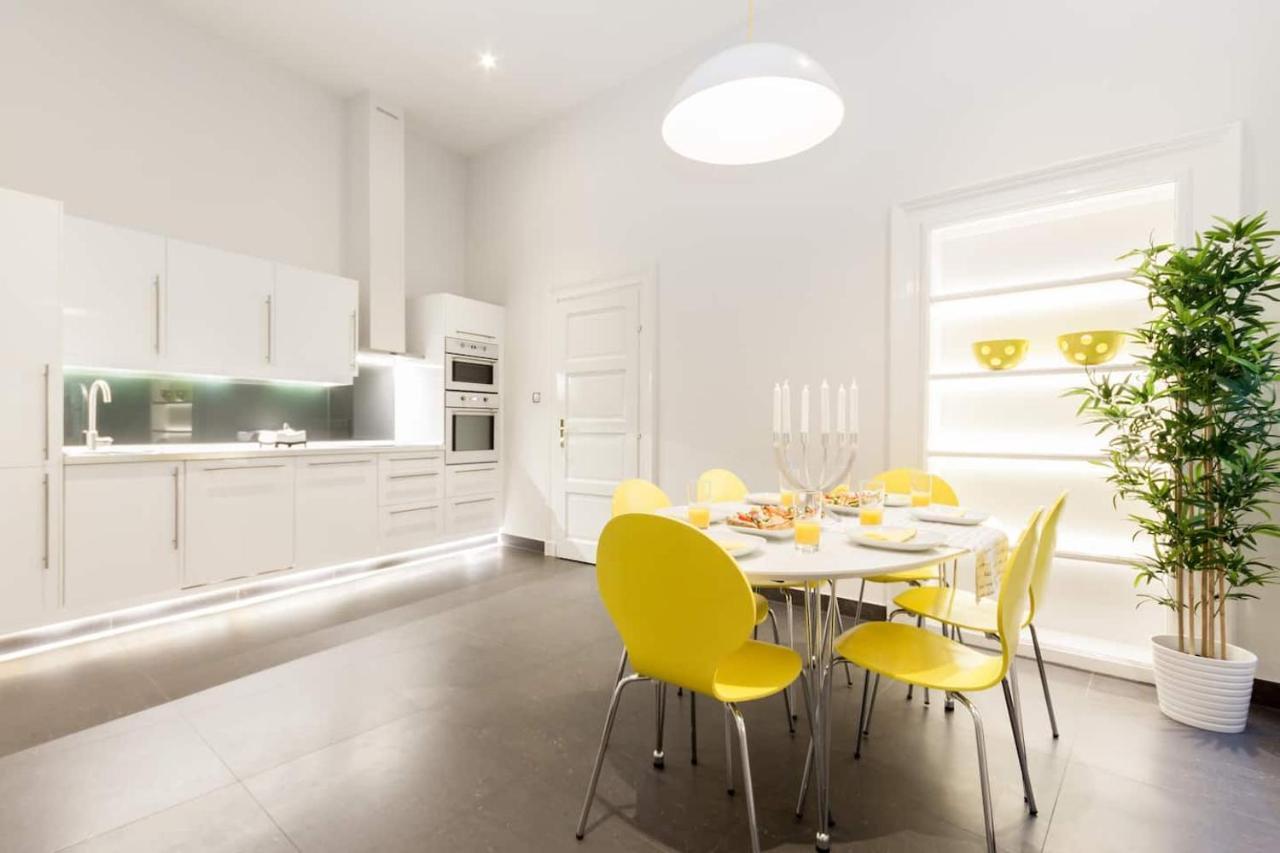 Bpr Sophisticated Astoria Suite With Balcony 布达佩斯 外观 照片