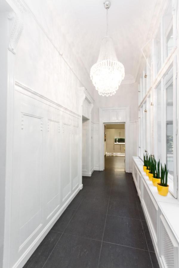 Bpr Sophisticated Astoria Suite With Balcony 布达佩斯 外观 照片