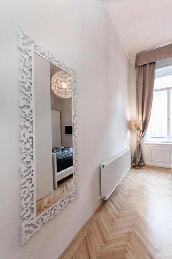 Bpr Sophisticated Astoria Suite With Balcony 布达佩斯 外观 照片