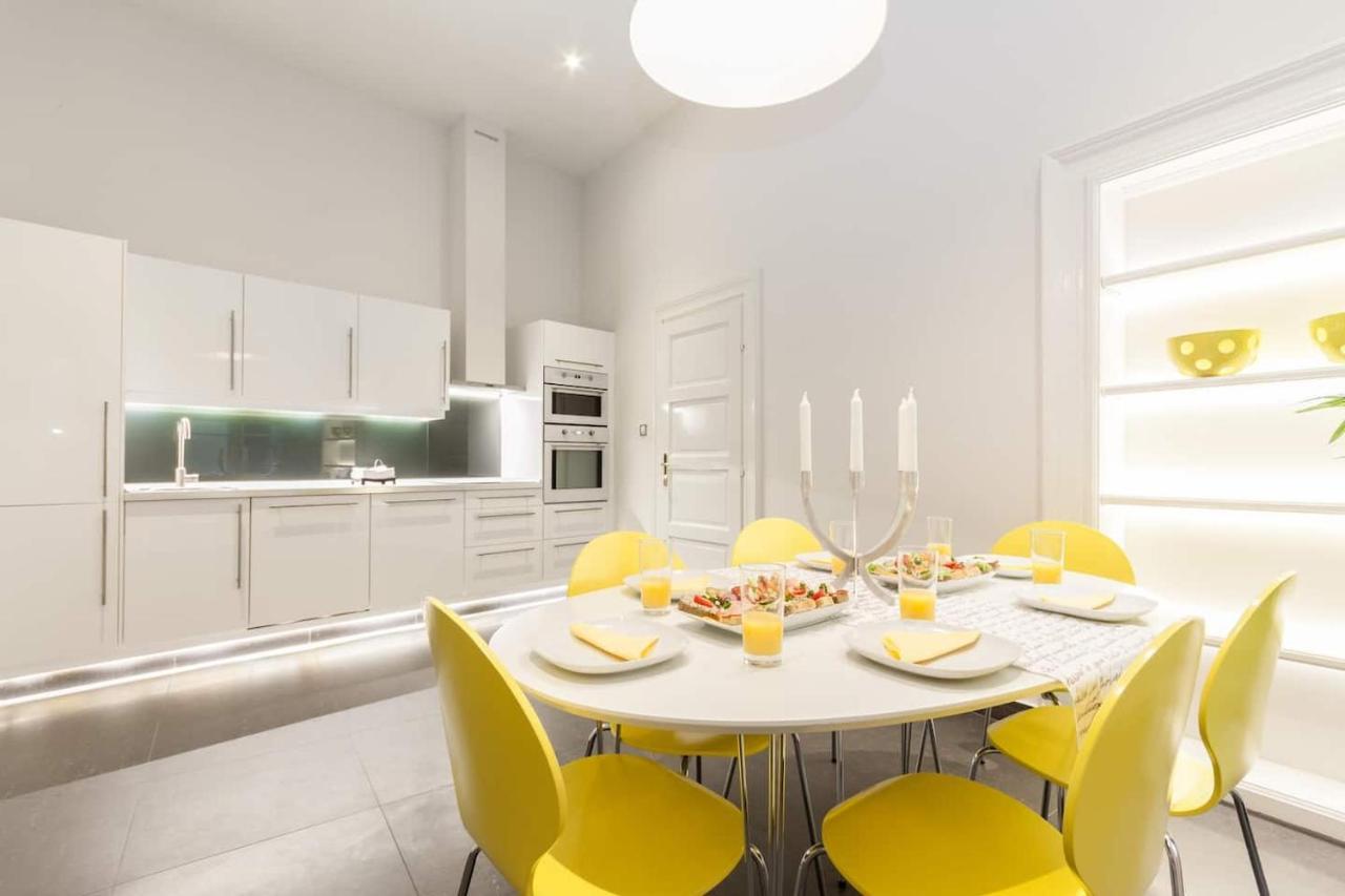 Bpr Sophisticated Astoria Suite With Balcony 布达佩斯 外观 照片