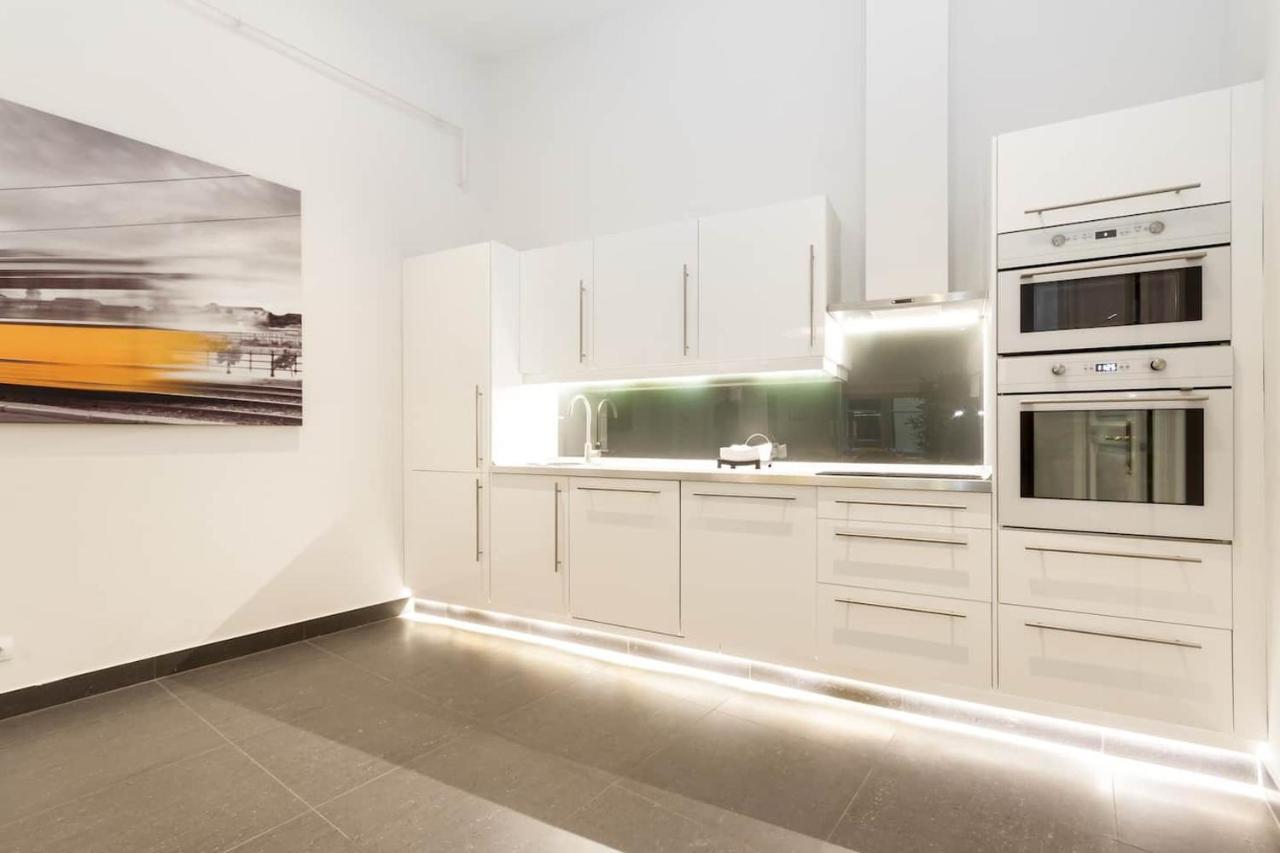Bpr Sophisticated Astoria Suite With Balcony 布达佩斯 外观 照片