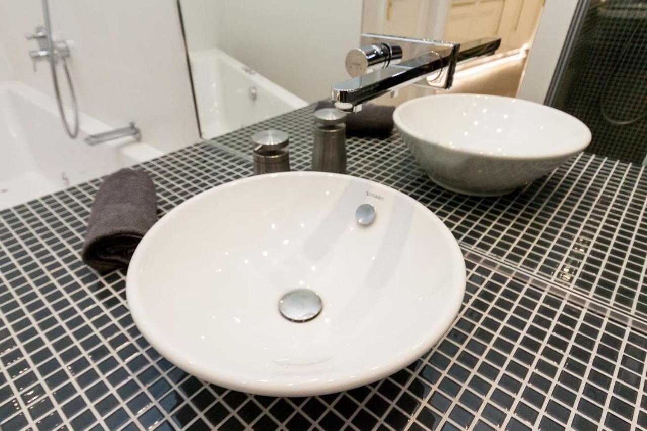 Bpr Sophisticated Astoria Suite With Balcony 布达佩斯 外观 照片