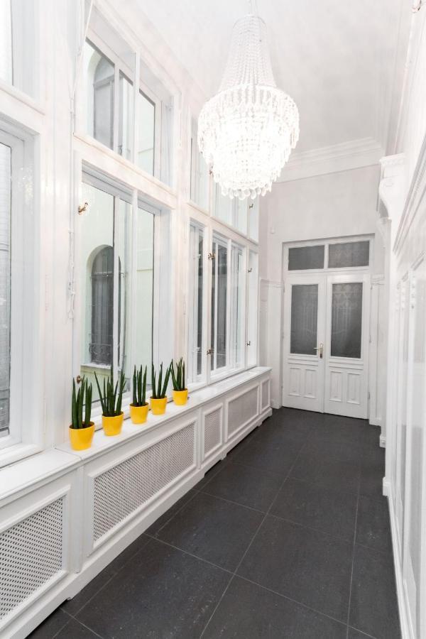 Bpr Sophisticated Astoria Suite With Balcony 布达佩斯 外观 照片